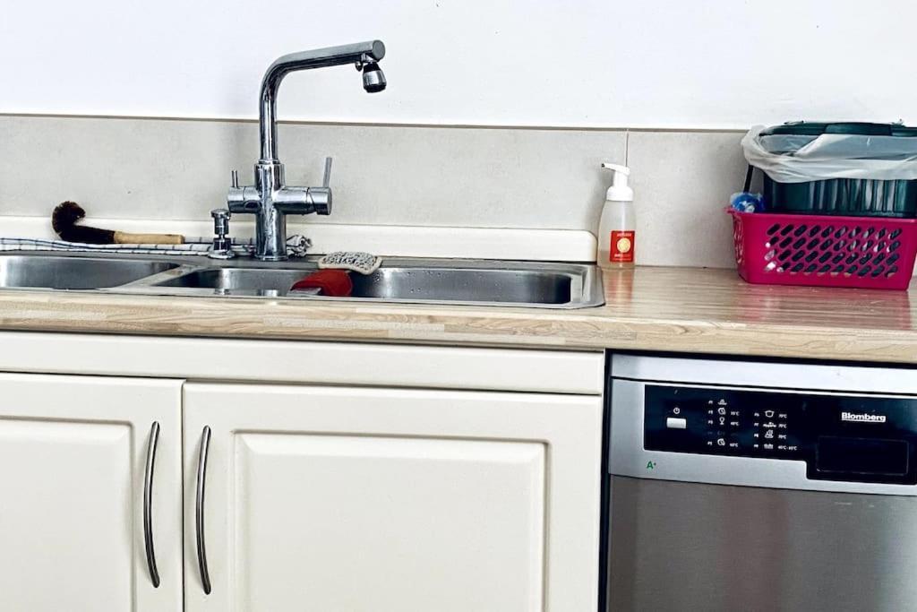 Free Breakfast, Pool, Spacious Aircon Hideaway Apartman Mosta Kültér fotó