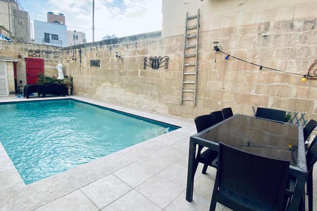 Free Breakfast, Pool, Spacious Aircon Hideaway Apartman Mosta Kültér fotó