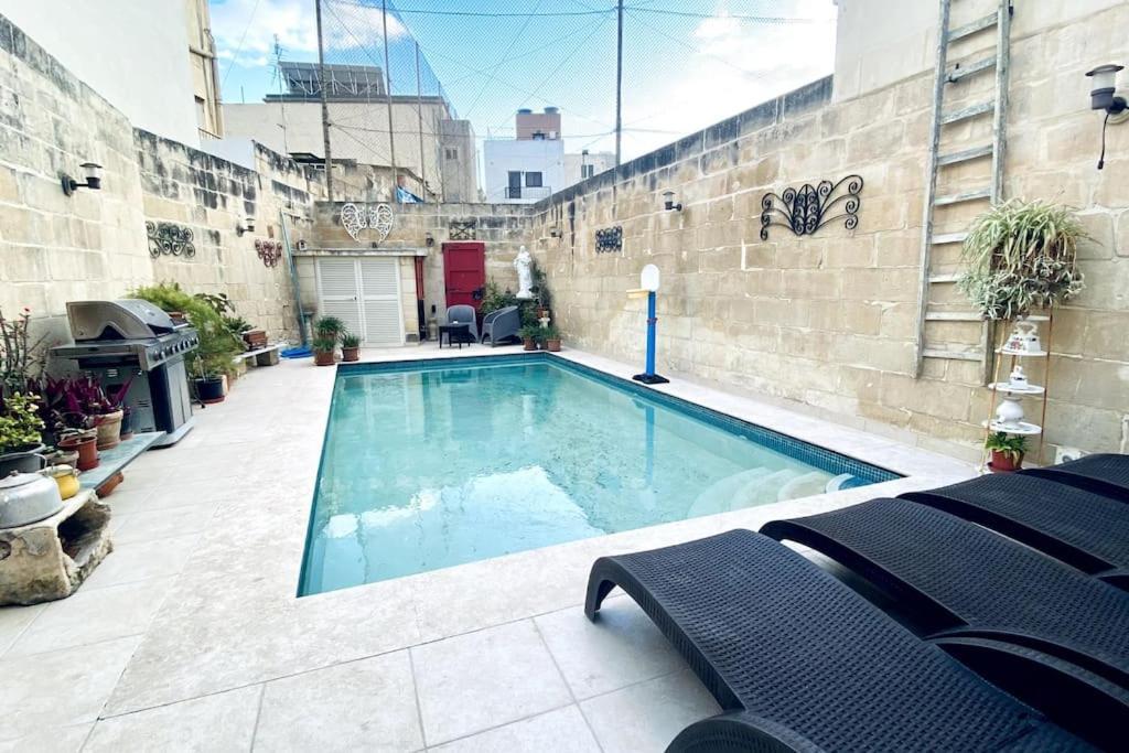 Free Breakfast, Pool, Spacious Aircon Hideaway Apartman Mosta Kültér fotó