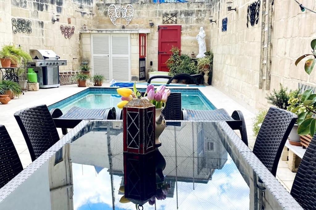 Free Breakfast, Pool, Spacious Aircon Hideaway Apartman Mosta Kültér fotó